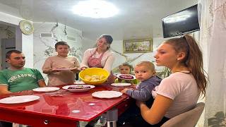 Download lagu Carpathian Family Life: Hardworking Mother, Four Children & Traditional Village Cooking 🏔️🔥🪵 mp3