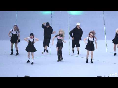 170708 효연 Hyoyeon - Wannabe SMTOWN in Seoul