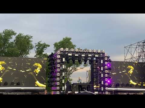 Hernan Cattaneo dropping  Berni Turletti & V4LOR - Inside The Heart at Sunsetrip Montevideo 2022