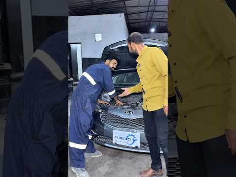 راح الورشه للميكانيكى عشان العربيه رجعت تاكل زيت بعد العمره بسب انه اشترى قطع غيار رخيصه