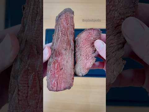 ¿Cortar la carne en contra de las fibras es mejor? #cienciaycocina #shorts