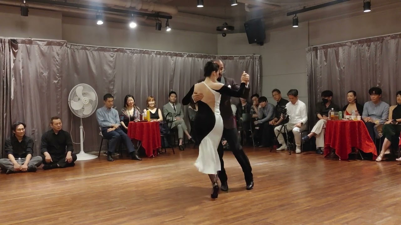 [Juan D'Arienzo, Alberto Echagüe - El Paisanito] Daniel Nacucchio & Cristina Sosa