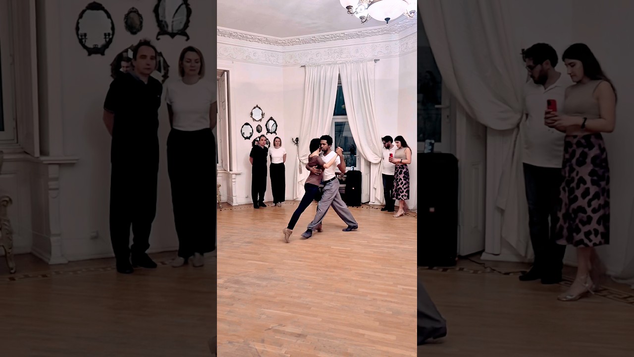 Smooth tango walk. Silvina Tse & Julio Alvarez in Baku