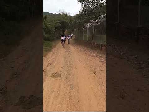 Paso por zona de resguardo Indigena Yaya en Palermo Huila 🤩 los niños haciéndonos barra ❤