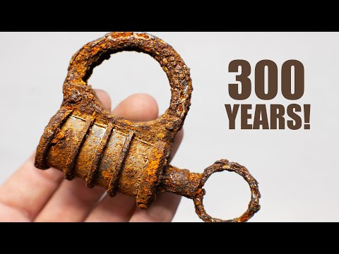Very Rusty Antique Lock Restoration. Padlock of the 17th-18th century