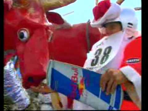 Spot Red Bull Flugtag 2007, Le Mani Sporche: "Mi Piace Volare" de Le Mani Sporche