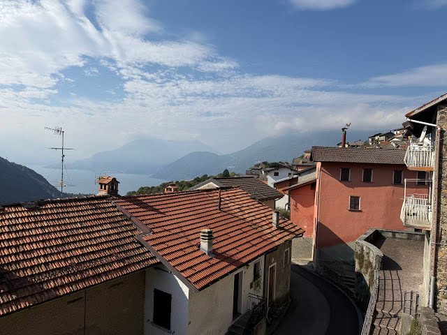 IN VALVARRONE, A VESTRENO, CASA SEMINDIPENDENTE CON VISTA LAGO