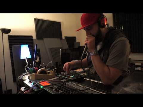 AIRA Artist First Contact - Oscar G