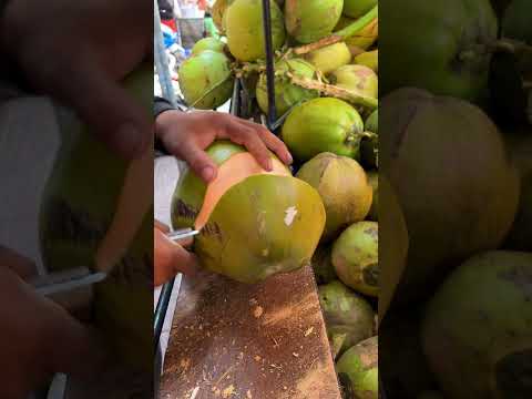 YouTube · R&V Pink CoCo — Siapa yang suka kelapa? 🥥 Nonton cara potong kelapa yang kece dan praktis ini! Jangan lupa su...