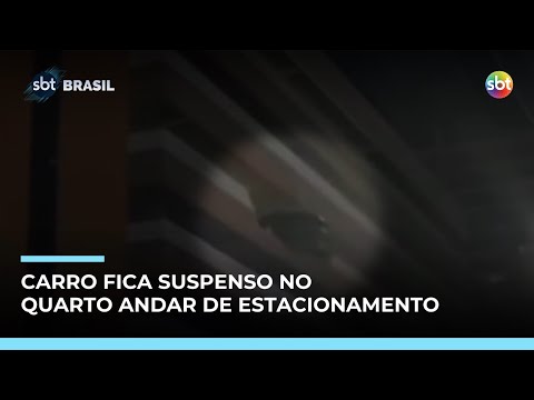 Carro fica pendurado em estacionamento de prédio em Fortaleza