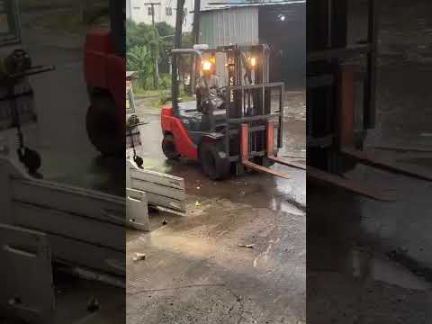 Thumbnail Mulus Banget! Tes Naik Turun Garpu Forklift Bekas Siap Kerja