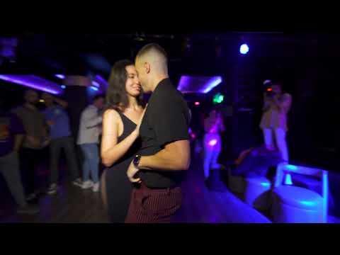 Alex y Laïs - Darte un beso (Prince Royce) covered by Gaby Galan