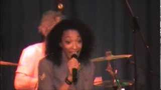 Lisa Bennett &amp; Asham Band - Apple Tree (Live)