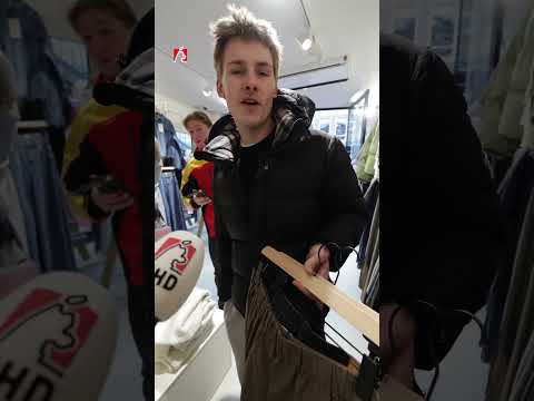 Lange rijen in Alkmaar. 'De enige winkel waar zij kleding kan kopen'