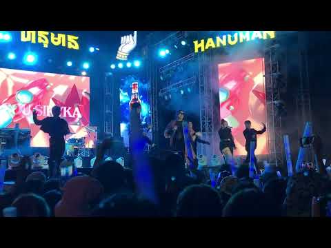 Baramey Crew - ក្រមុំបារមី (feat. Sou Saryka , Sophia Kao , Laura Mam) [LIVE]