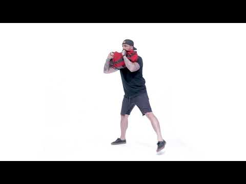 Exercice Fentes latérales statiques alternées avec sac de sable (vers l'avant)