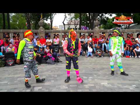 Pikolin, Kiwi and staff: The Best Clowns