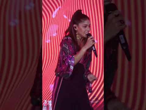 👑 Sunidhi Chauhan Sings Yaaram Live 😍❤🤌 #withoutautotune