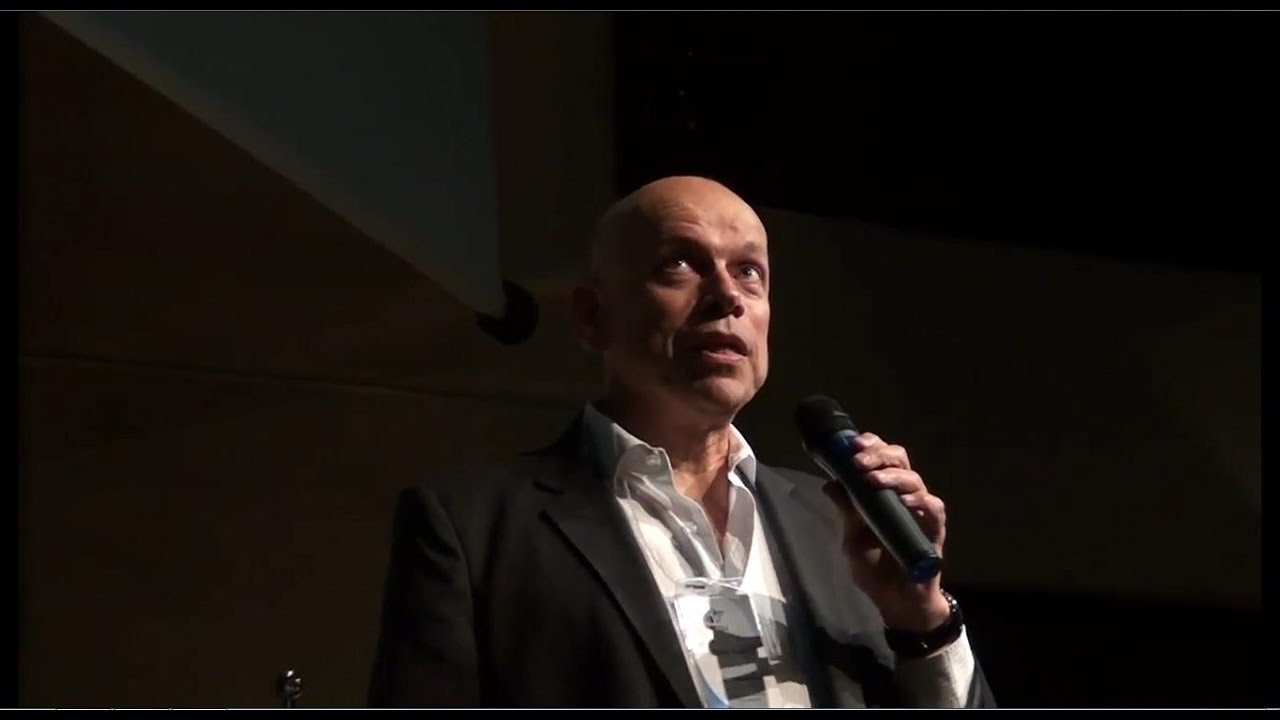 LEANDRO KARNAL - Não se nasce mulher: torna-se