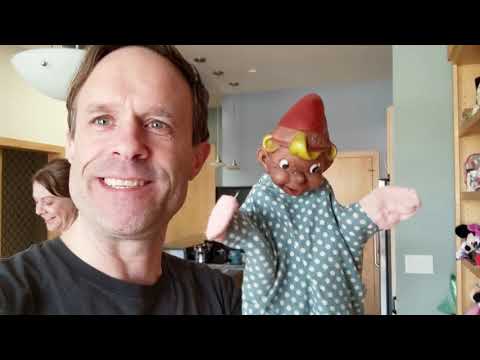 Sold a vintage cereal puppet, retro pins & making animations for my podcast - Tom Ray's Day 200612