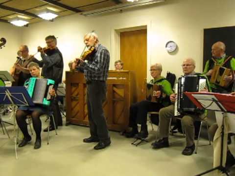 "Optimisterne"spiller "Den toppede Høne" - Danish folkdancemusic