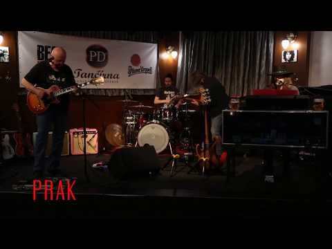 PRAK - Město z peřin