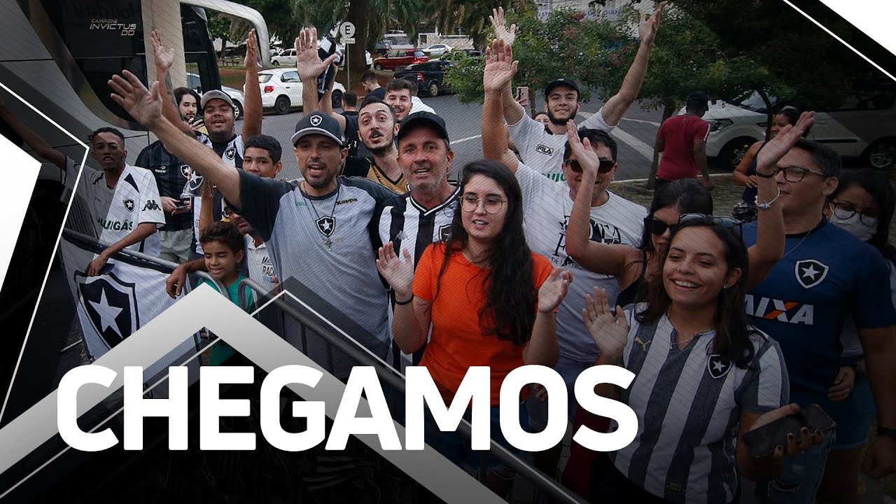 VÍDEO: Botafogo chega a Goiânia, é recebido pela torcida e leva sócios a hotel