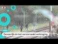 Steeds meer mensen lopen langs het spoor