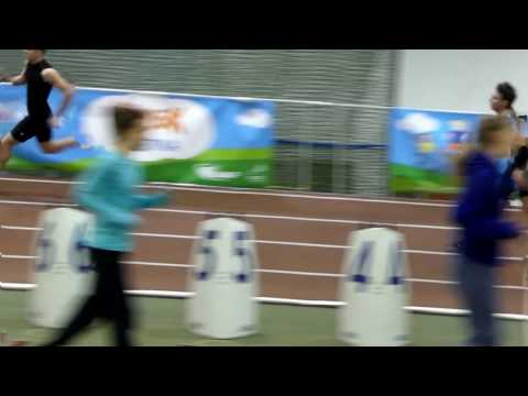 200 m es férfi sikfutás 1. időfutam 2. kanyar