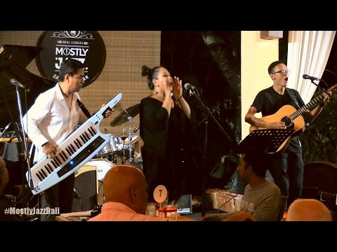 Indra Lesmana ft. Bubugiri - Music Everyday @ Mostly Jazz in Bali 06/11/2016 [HD]