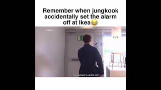 Download lagu Remember when Jungkook accidentally set alarm off and he got panicked.. so cute 👀😄 mp3
