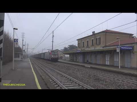 LA SUPER BITONALE DELLA E 494 MIR CON CARRI MERCI A PONTECURONE. (AL) MART.  28 - 12 - 2021.