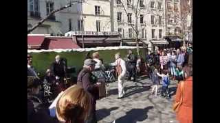 Singing french chansons & dancing in Rue Mouffetard, Paris, France
