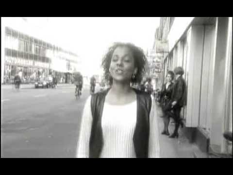 download lagu mp3 mp4 Hvor Længe Vil Du Ydmyge Dig, download lagu Hvor Længe Vil Du Ydmyge Dig gratis, unduh video klip Hvor Længe Vil Du Ydmyge Dig
