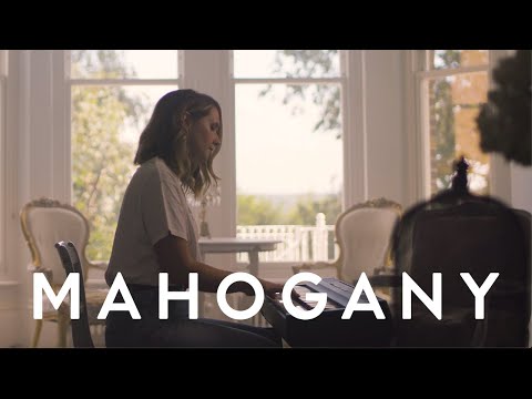 Lilla Vargen - Solitary | Mahogany Session
