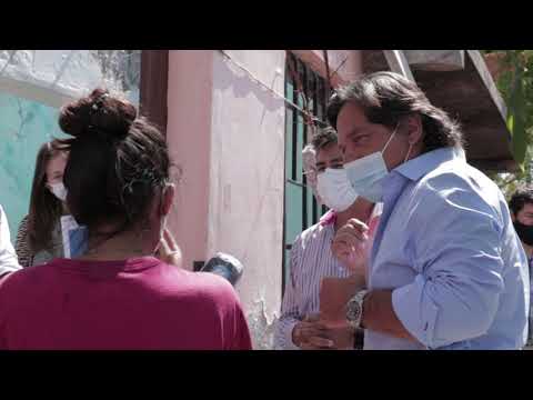 El Gobernador visitó a la familia que anoche sufrió un incendio y se comprometió a ayudarlos