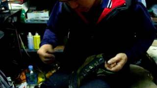 preview picture of video '구두수선 : have one´s hiking boots  mended[repaired] .KOREA'