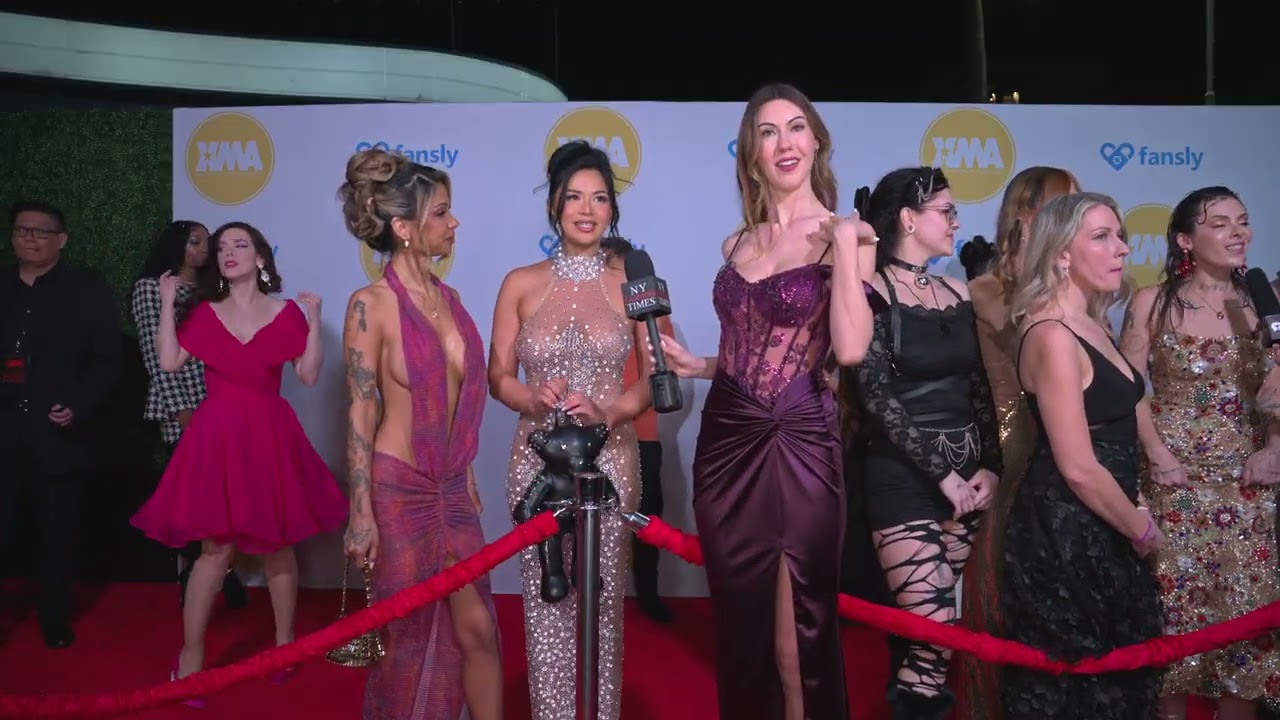 Ellie James interviews Scarlett and Ava at XMAAwardsLA on the red carpet