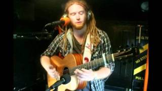 Newton Faulkner - to the light live at Beach break 2011 - voice radio