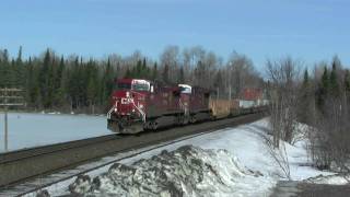 preview picture of video 'CP stacks and autoracks  on CN tracks heading south from Sudbury at Ardbeg on March 18 2009'
