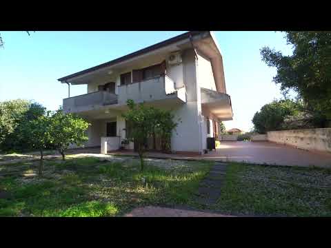 ACI SANT'ANTONIO - Villa bifamiliare di prestigio su 3 livelli