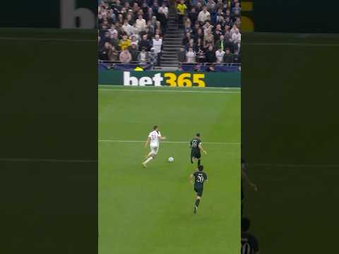 Incredible Van de Ven goal!