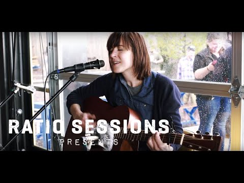 Laura Stevenson "Barnacles (acoustic)" - RATIO SESSIONS