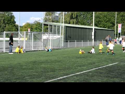 5- Doelpunt 1 voor AFC IJBurg F9 tegen AFC Taba F5 op 18-09-2010