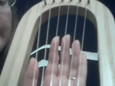 Strumming a lyre with an open drone