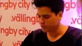 Oscar Zia Signerar i Vällingby City