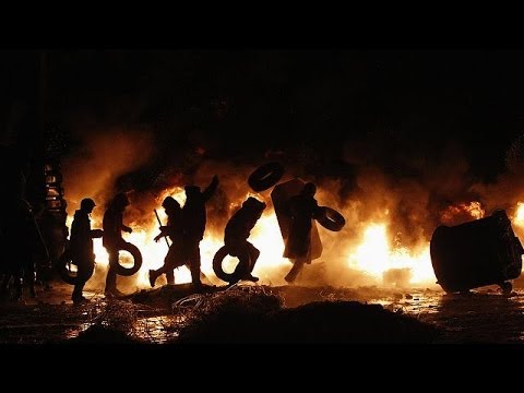 Ukraine: Fires burn after day of violence in Kyiv