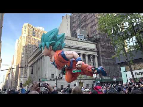 Dragonball Super Goku Balloon (2022-11-24, Macy's Thanksgiving Day Parade, New York, NY) [4K HDR]