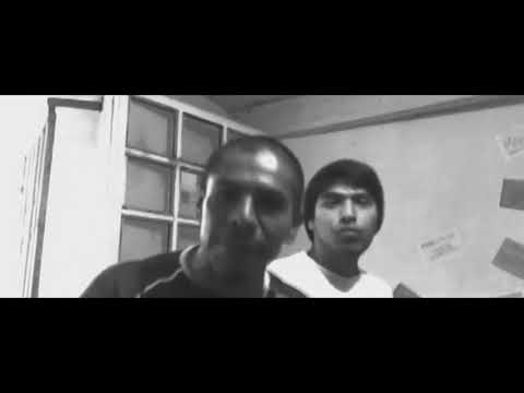 #DetrásDelEscuadrón - Cantando La Canción Dear Mama En Ingles