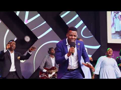 Akesezza obudde Atukuumye/ I Will Trust in Him | DS Javan & Makerere Full Gospel Worship